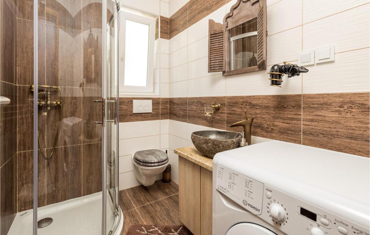 1 Bedroom Gorgeous Apartment In Mošćenička Draga Esterno foto