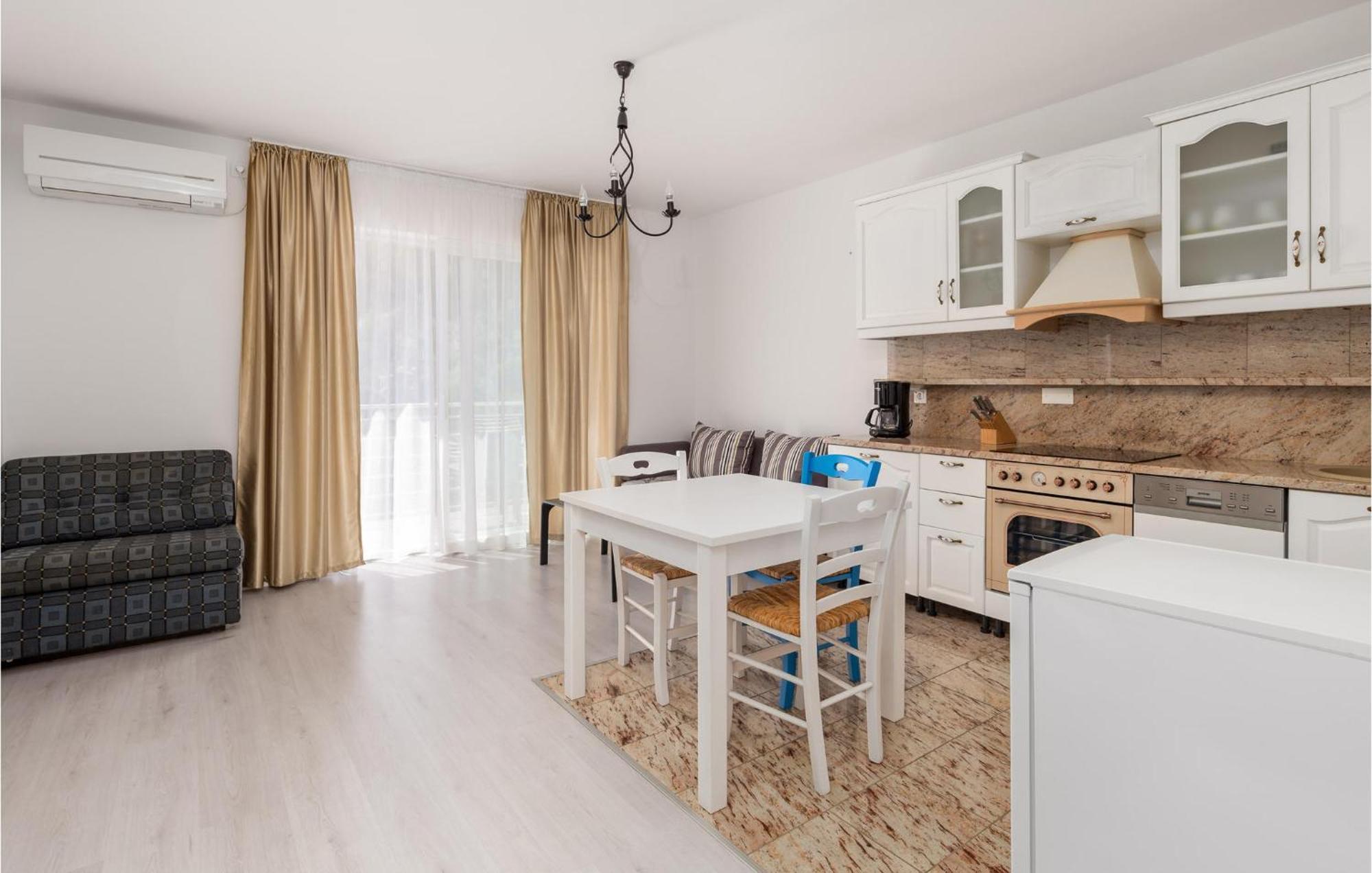 1 Bedroom Gorgeous Apartment In Mošćenička Draga Esterno foto