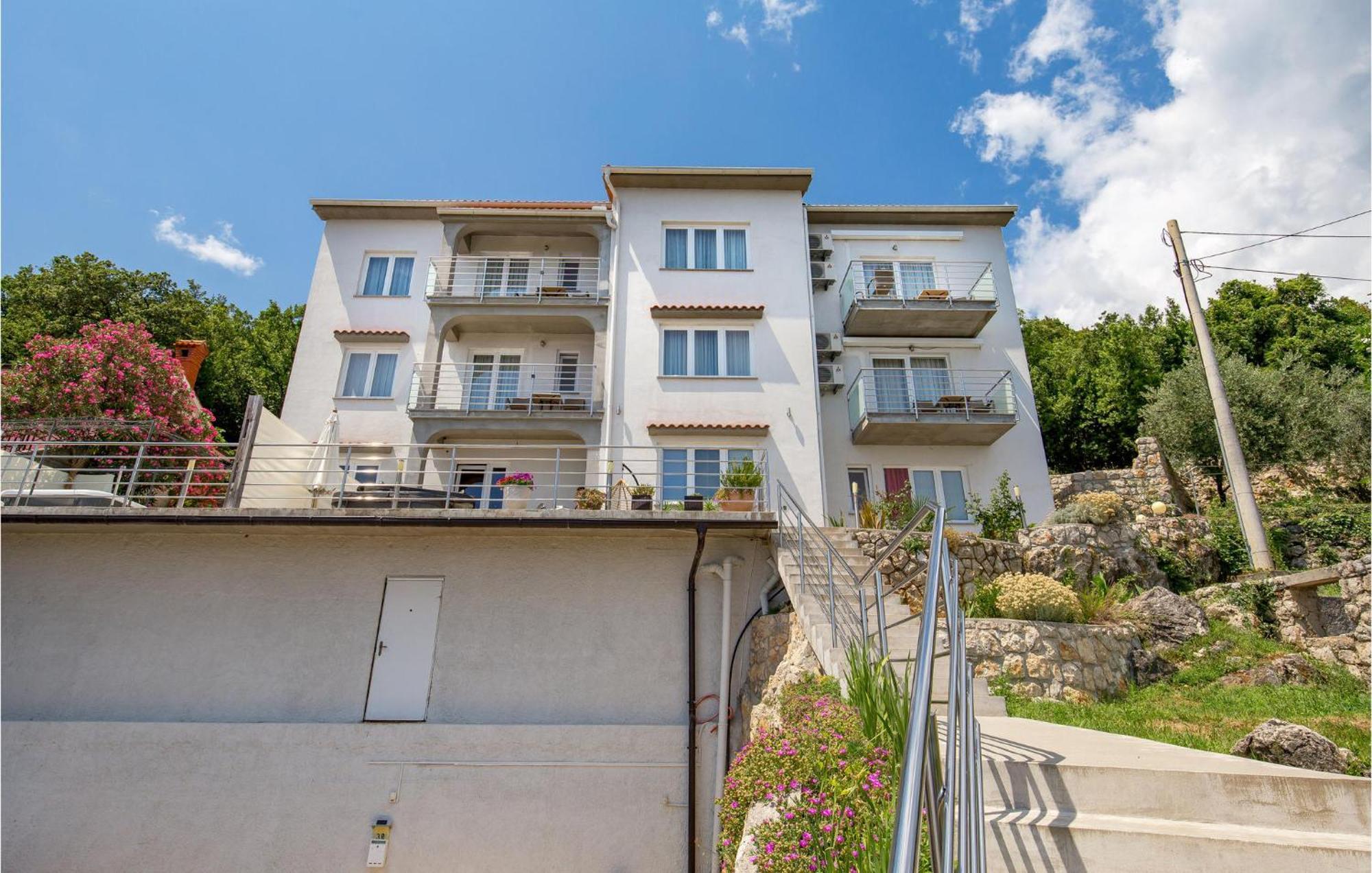1 Bedroom Gorgeous Apartment In Mošćenička Draga Esterno foto